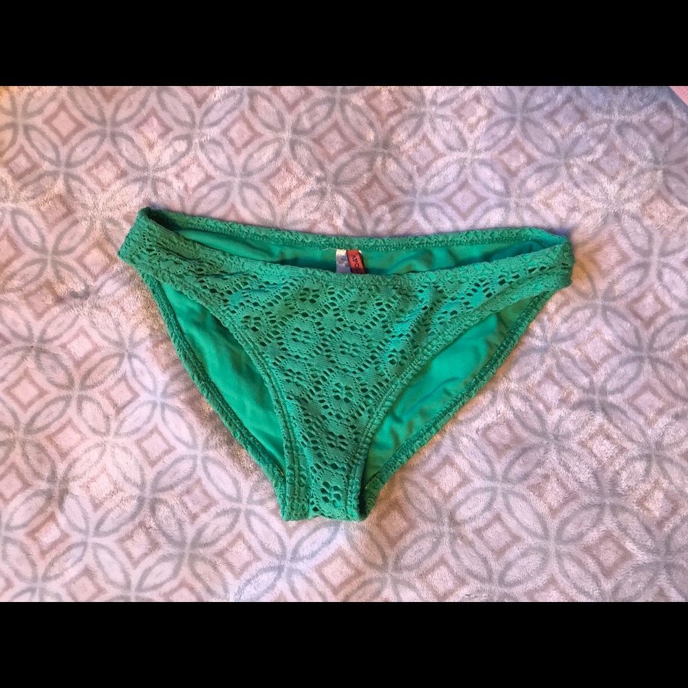 Bikini Bottoms - Picture 2 of 2